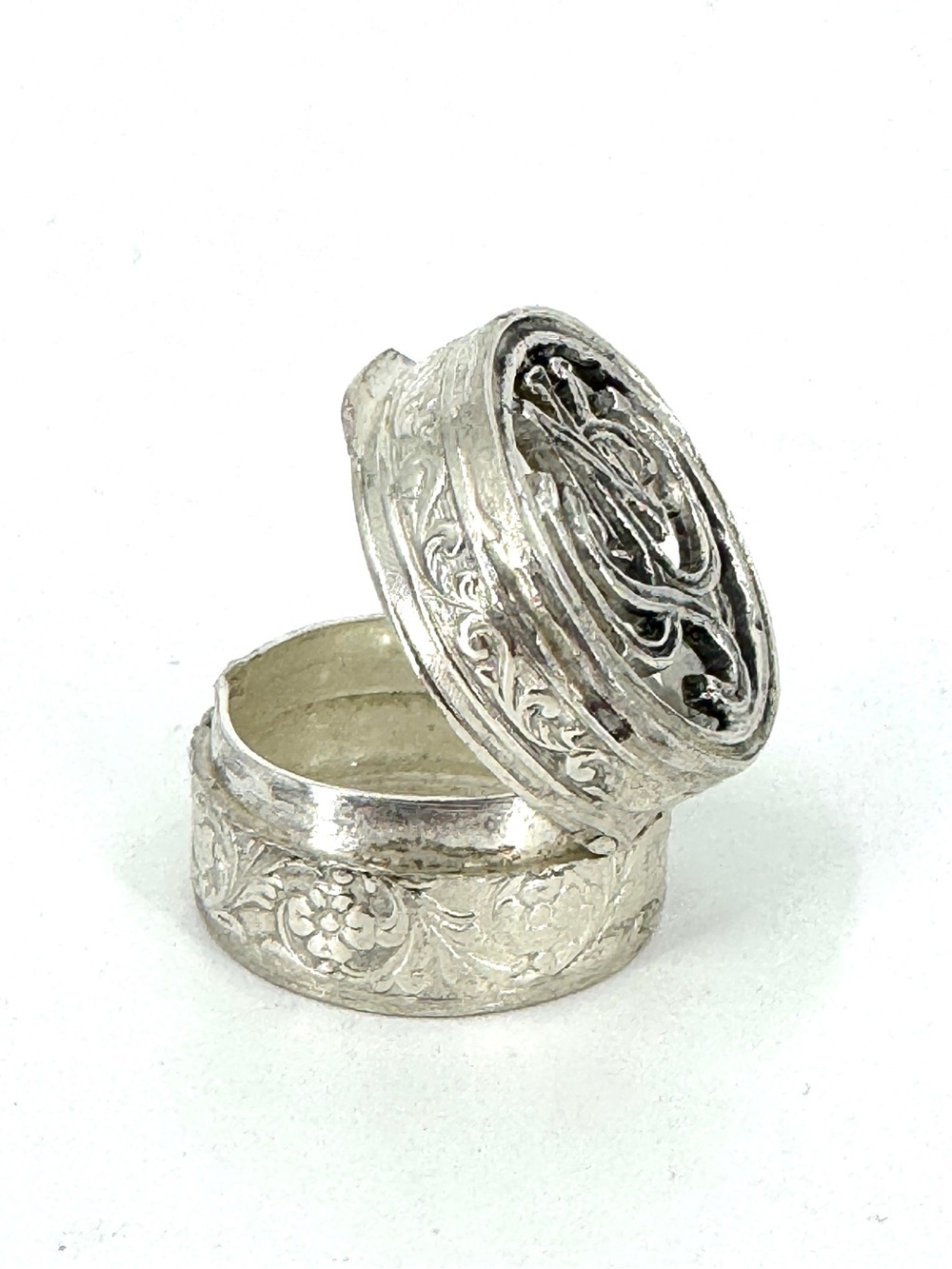 Estate Silver Plated pillbox Trinket Box for vanity - Picture 2 of 6